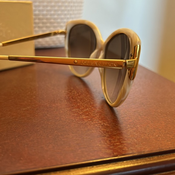 Louis Vuitton sunglasses - Picture 2 of 3